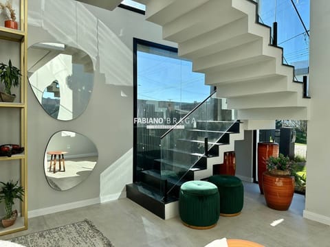 Sobrado com 243m², 4 dormitórios, 4 suítes, 2 vagas, Sunset em Xangri-Lá
