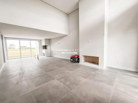 Casa Condomínio com 160m², 4 dormitórios, 4 suítes, 2 vagas, Allure Beach Condo em Xangri-Lá