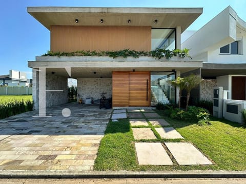 Sobrado com 242m², 4 dormitórios, 4 suítes, 2 vagas, Amare Home Resort em Xangri-Lá