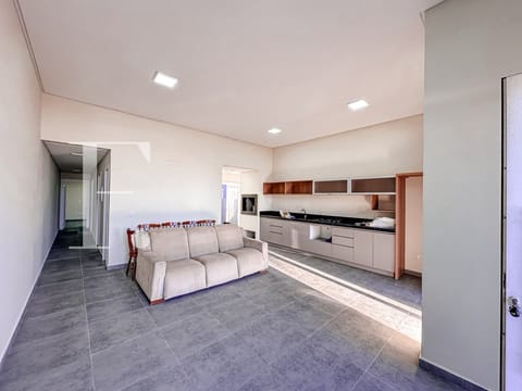 Casa com 100m², 3 dormitórios, 1 suíte, 2 vagas, no bairro Centro em Xangri-Lá