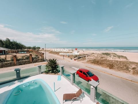 Casa com 370m², 5 dormitórios, 5 suítes, 2 vagas, no bairro Atlântida em Xangri-Lá