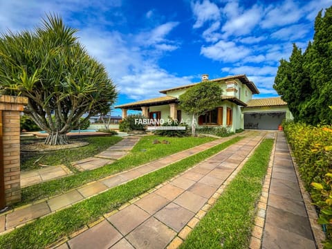 Casa com 366m², 4 dormitórios, 1 suíte, 2 vagas, no bairro Atlântida em Xangri-Lá