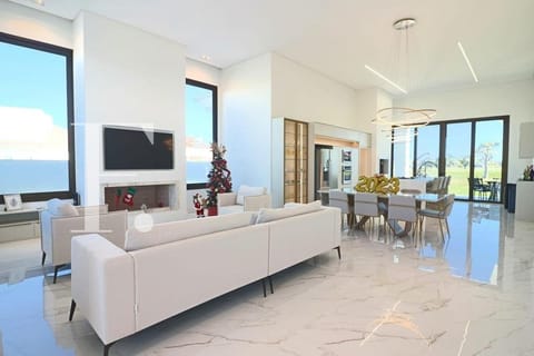 Casa Condomínio com 252m², 4 dormitórios, 4 suítes, 2 vagas, Green Village Golf Club em Xangri-Lá