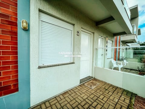 Casa com 66m², 2 dormitórios, 1 vaga, no bairro Centro de Xangri-Lá em Xangri-Lá