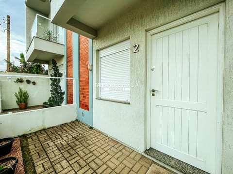 Casa com 66m², 2 dormitórios, 1 vaga, no bairro Centro de Xangri-Lá em Xangri-Lá