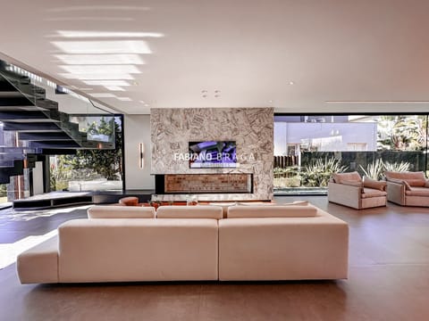 Sobrado com 350m², 4 dormitórios, 4 suítes, 2 vagas, Playa Vista em Xangri-Lá