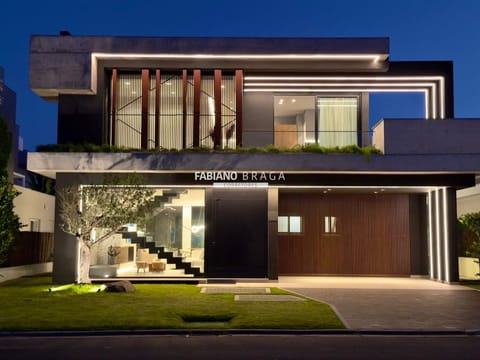 Sobrado com 350m², 4 dormitórios, 4 suítes, 2 vagas, Playa Vista em Xangri-Lá