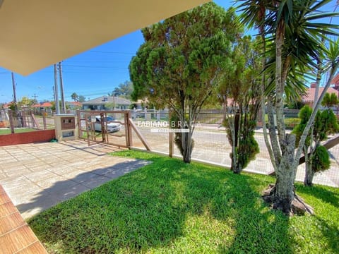 Casa com 174m², 3 dormitórios, 1 suíte, 2 vagas, no bairro Centro em Xangri-Lá