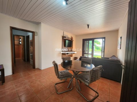 Casa com 96m², 2 dormitórios, no bairro Rainha do Mar em Xangri-Lá