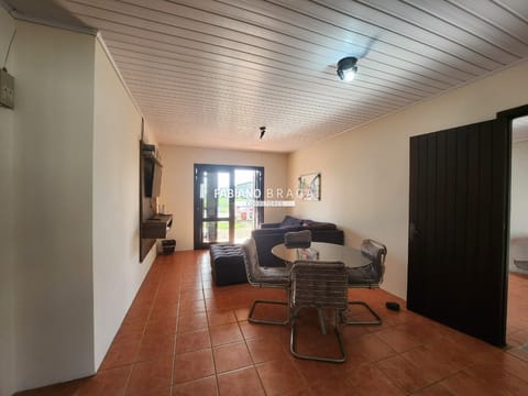 Casa com 96m², 2 dormitórios, no bairro Rainha do Mar em Xangri-Lá