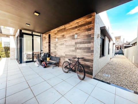 Casa Condomínio com 265m², 4 dormitórios, 4 suítes, 2 vagas, Velas da Marina em Capão da Canoa
