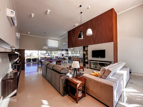 Sobrado com 480m², 4 dormitórios, 4 suítes, 2 vagas, Malibu em Xangri-Lá
