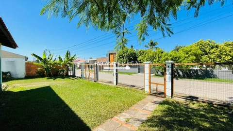 Casa com 180m², 5 dormitórios, 1 suíte, no bairro Atlântida em Xangri-Lá