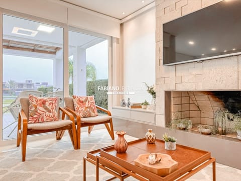 Sobrado com 182m², 4 dormitórios, 4 suítes, 2 vagas, Sea Coast em Xangri-Lá