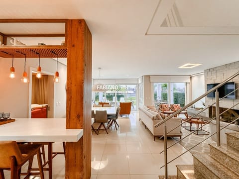 Sobrado com 182m², 4 dormitórios, 4 suítes, 2 vagas, Sea Coast em Xangri-Lá
