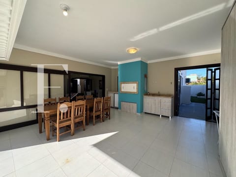 Casa com 163m², 3 dormitórios, 2 suítes, 2 vagas, no bairro Noiva do Mar em Xangri-Lá