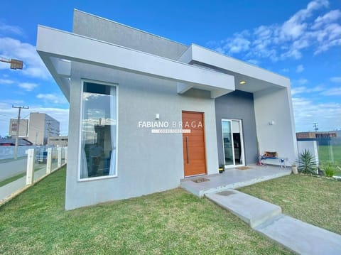 Casa com 112m², 3 dormitórios, 1 suíte, 2 vagas, Santorini em Xangri-Lá