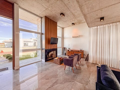 Casa Condomínio com 245m², 3 dormitórios, 3 suítes, 2 vagas, Riviera em Xangri-Lá