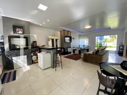Casa com 116m², 3 dormitórios, 2 vagas, no bairro Centro em Xangri-Lá