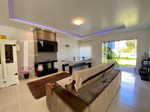 Casa com 116m², 3 dormitórios, 2 vagas, no bairro Centro em Xangri-Lá