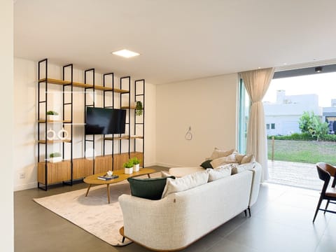 Sobrado com 220m², 4 dormitórios, 4 suítes, 2 vagas, Capão Ilhas Resort em Capão da Canoa
