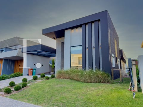 Sobrado com 220m², 4 dormitórios, 4 suítes, 2 vagas, Capão Ilhas Resort em Capão da Canoa