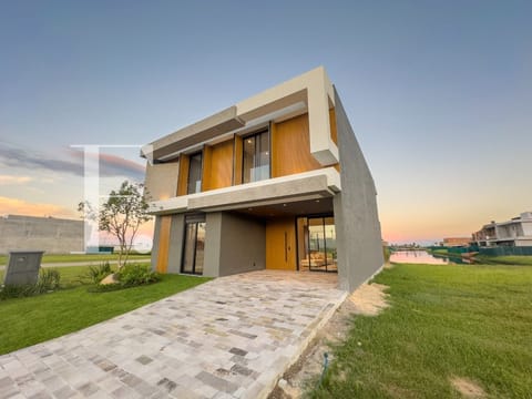 Sobrado com 260m², 5 dormitórios, 5 suítes, 2 vagas, Zen Concept Resort em Xangri-Lá