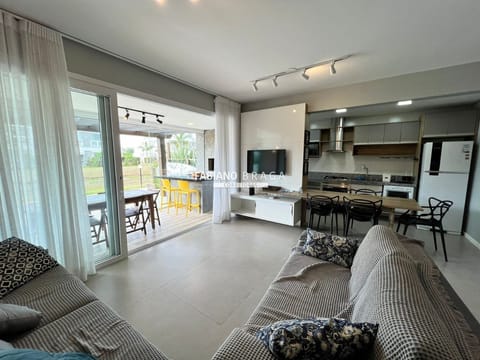 Apartamento com 113m², 2 dormitórios, 1 suíte, 2 vagas, Rossi Atlântida em Xangri-Lá