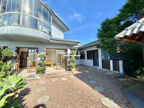 Casa com 312m², 5 dormitórios, 5 suítes, 6 vagas, no bairro Atlântida em Xangri-Lá