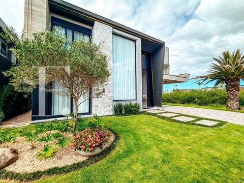 Sobrado com 382m², 5 dormitórios, 5 suítes, 2 vagas, Amare Home Resort em Xangri-Lá