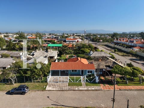 Casa com 125m², 3 dormitórios, 1 suíte, 2 vagas, no bairro Maristela em Xangri-Lá