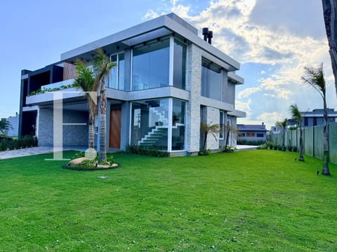 Sobrado com 232m², 4 dormitórios, 4 suítes, 2 vagas, Sunset em Xangri-Lá