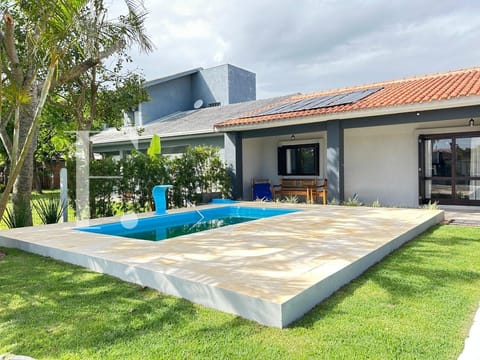 Casa com 110m², 3 dormitórios, 1 vaga, no bairro Rainha do Mar em Xangri-Lá