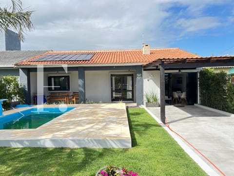 Casa com 110m², 3 dormitórios, 1 vaga, no bairro Rainha do Mar em Xangri-Lá