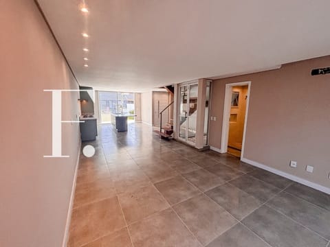 Casa com 155m², 3 dormitórios, 1 suíte, 2 vagas, no bairro Arpoador em Xangri-Lá