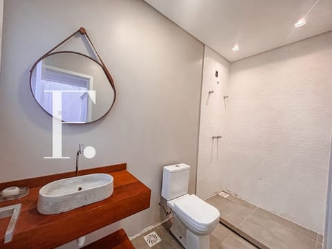 Casa com 155m², 3 dormitórios, 1 suíte, 2 vagas, no bairro Arpoador em Xangri-Lá