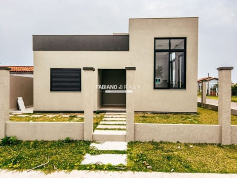 Casa com 75m², 2 dormitórios, 1 suíte, no bairro Noiva do Mar em Xangri-Lá