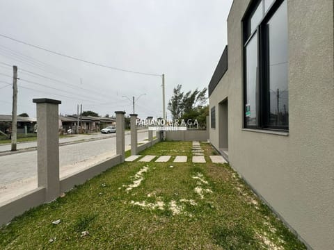 Casa com 75m², 2 dormitórios, 1 suíte, no bairro Noiva do Mar em Xangri-Lá