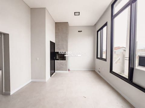 Casa com 75m², 2 dormitórios, 1 suíte, 1 vaga, no bairro Noiva do Mar em Xangri-Lá