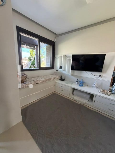 Casa com 105m², 2 dormitórios, 1 suíte, 1 vaga, no bairro Arpoador em Xangri-Lá