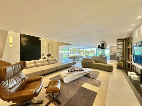 Casa com 390m², 5 dormitórios, 5 suítes, no bairro Atlântida em Xangri-Lá