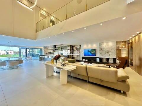 Casa com 390m², 5 dormitórios, 5 suítes, no bairro Atlântida em Xangri-Lá