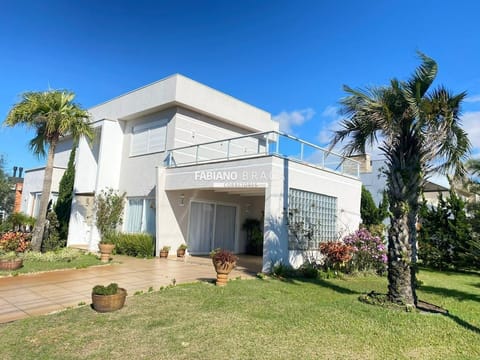 Sobrado com 185m², 4 dormitórios, 4 suítes, 2 vagas, Riviera em Xangri-Lá