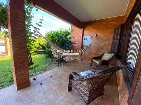 Casa com 159m², 3 dormitórios, 1 suíte, 2 vagas, no bairro Centro em Xangri-Lá