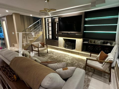 Casa Condomínio com 300m², 4 dormitórios, 4 suítes, 2 vagas, Condado de Capão em Capão da Canoa