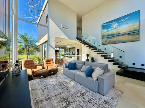 Sobrado com 230m², 4 dormitórios, 4 suítes, 2 vagas, Capão Ilhas Resort em Capão da Canoa