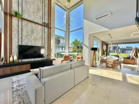 Sobrado com 230m², 4 dormitórios, 4 suítes, 2 vagas, Capão Ilhas Resort em Capão da Canoa