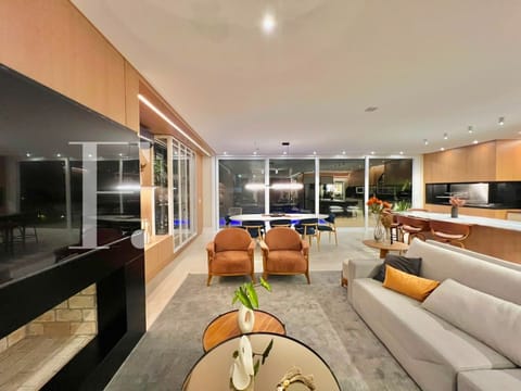 Sobrado com 326m², 5 dormitórios, 5 suítes, 2 vagas, Capão Ilhas Resort em Capão da Canoa