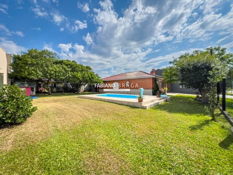 Casa com 195m², 5 dormitórios, 1 suíte, 3 vagas, no bairro Rainha do Mar em Xangri-Lá
