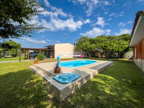 Casa com 195m², 5 dormitórios, 1 suíte, 3 vagas, no bairro Rainha do Mar em Xangri-Lá
